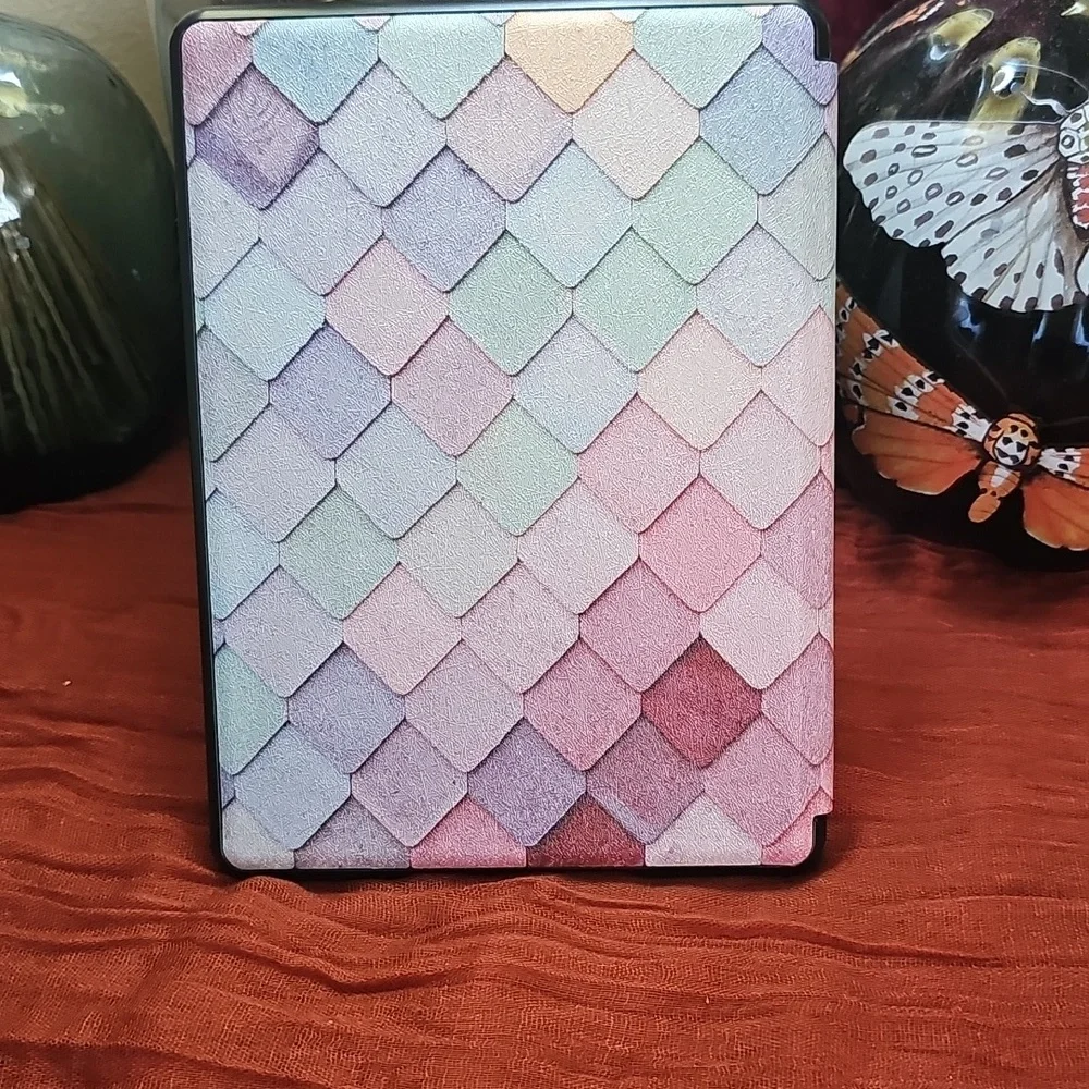 Colorful Kindle Case with Scales Design
